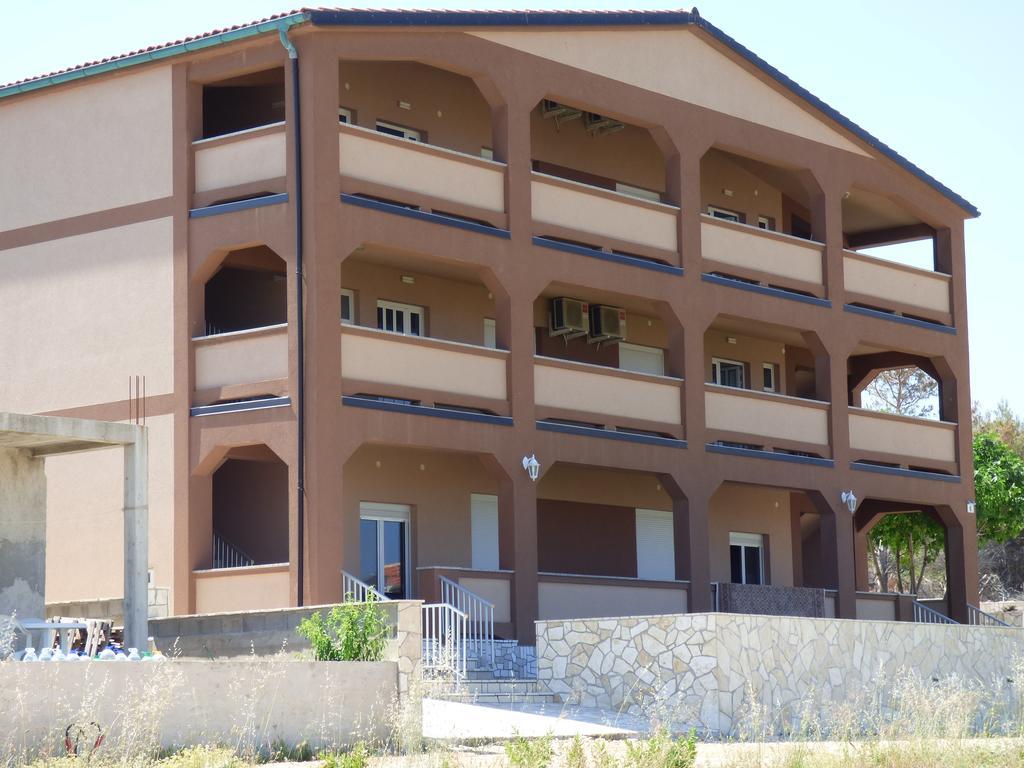 Apartments Glasnovic Vir Eksteriør billede